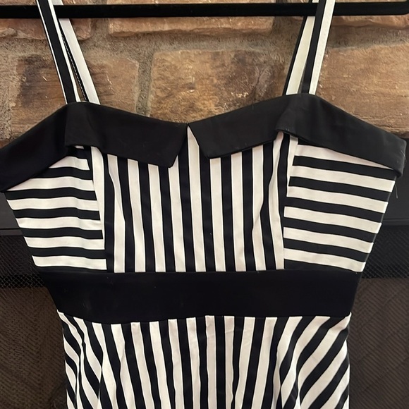 NWT black & white striped midi dress. Size large - Picture 5 of 8